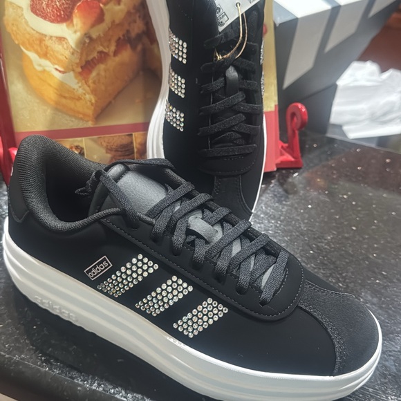 Adidas woman  Black Sneakers - Picture 1 of 2